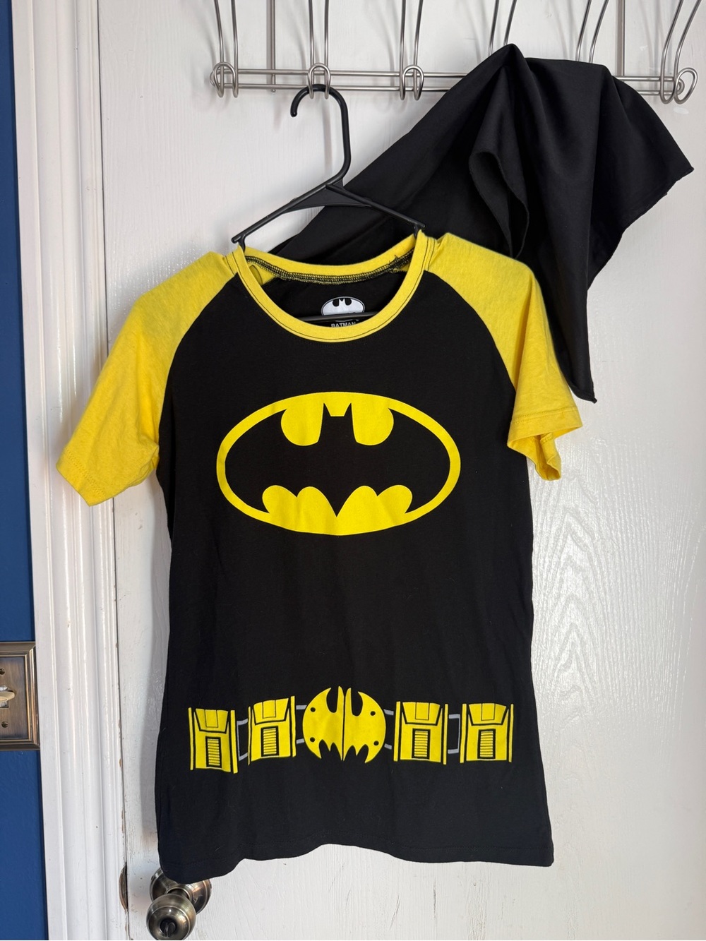 Batman Black & Yellow Bat-Symbol Costume Tee with Cape Men’s Small / Women’s 6/8